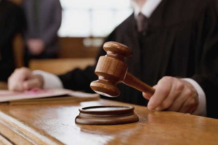 Суд назначил домашний арест фигурантам дела об издании ЛГБТ-литературы